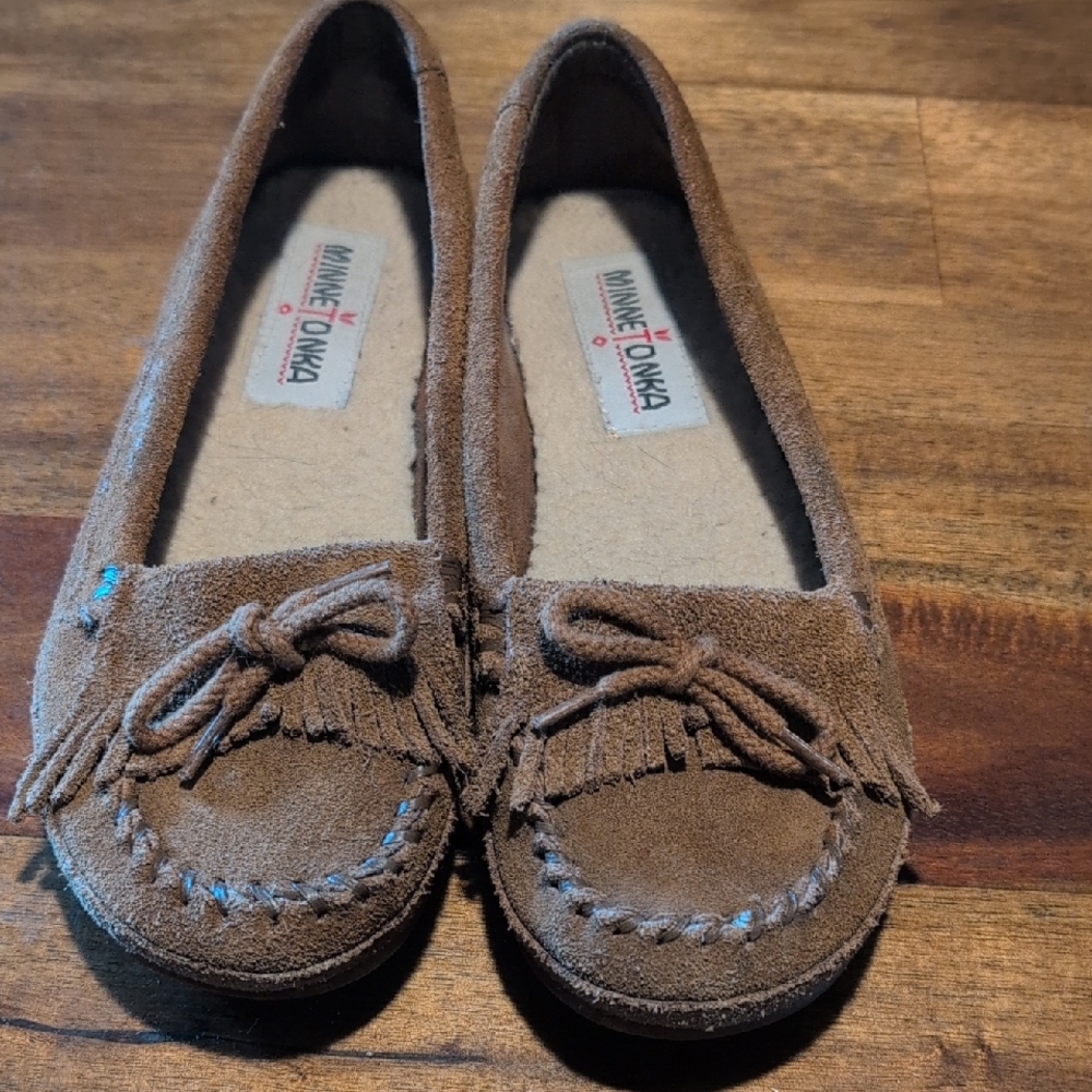 Minnetonka Tan Suede Moccasins with Bow